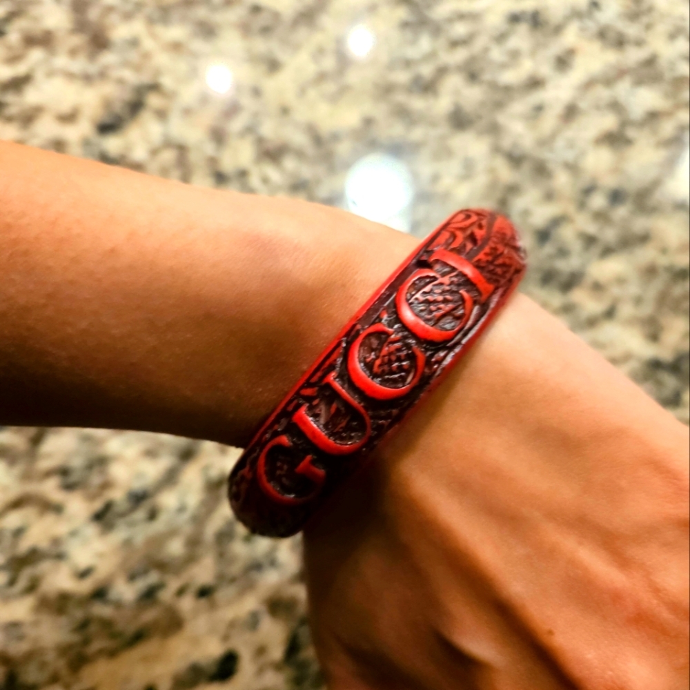 GUCCI Red Flora Resin Bangle